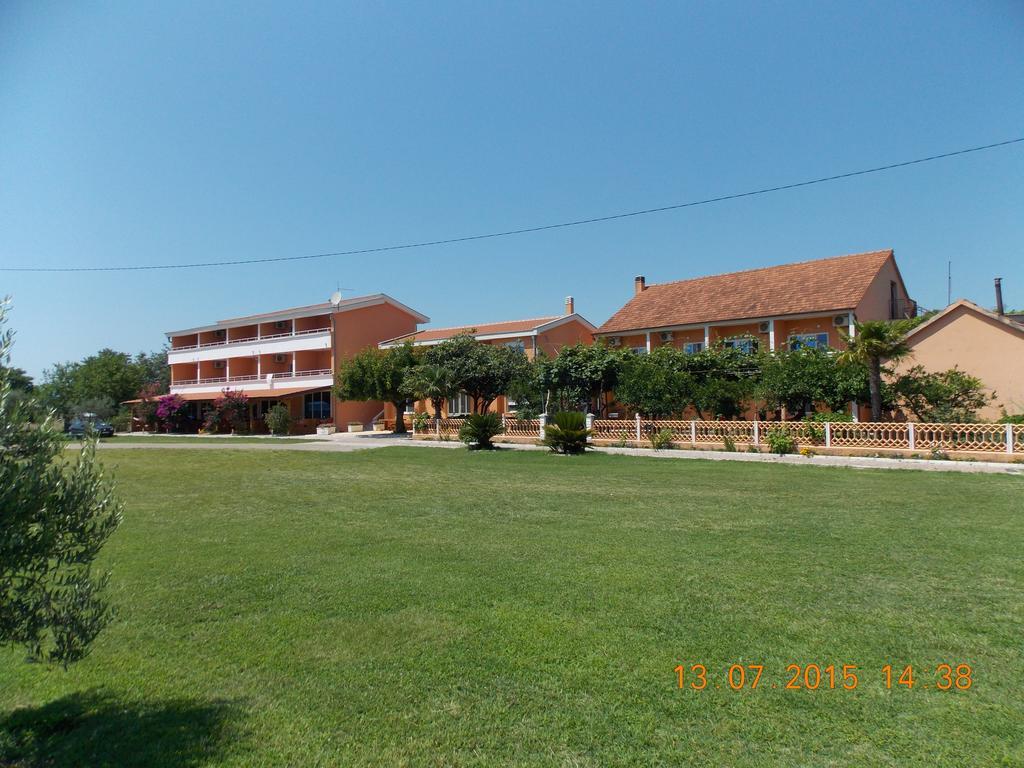 Delfini Holiday Homes อุลซิน ภายนอก รูปภาพ
